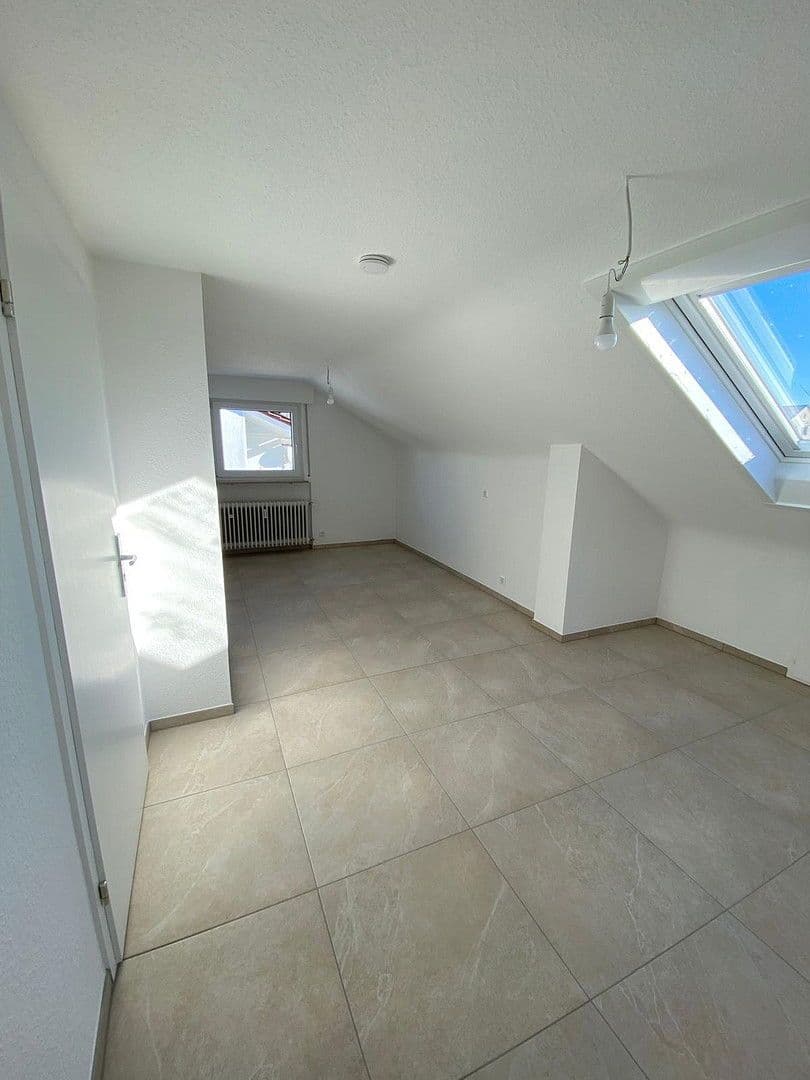 Prenájom bytu 3-izbový 78 m², Denkendorf, Bádensko-Wurttembersko Prenájom bytu 3-izbový 78 m², Denkendorf, Bádensko-Wurttembersko