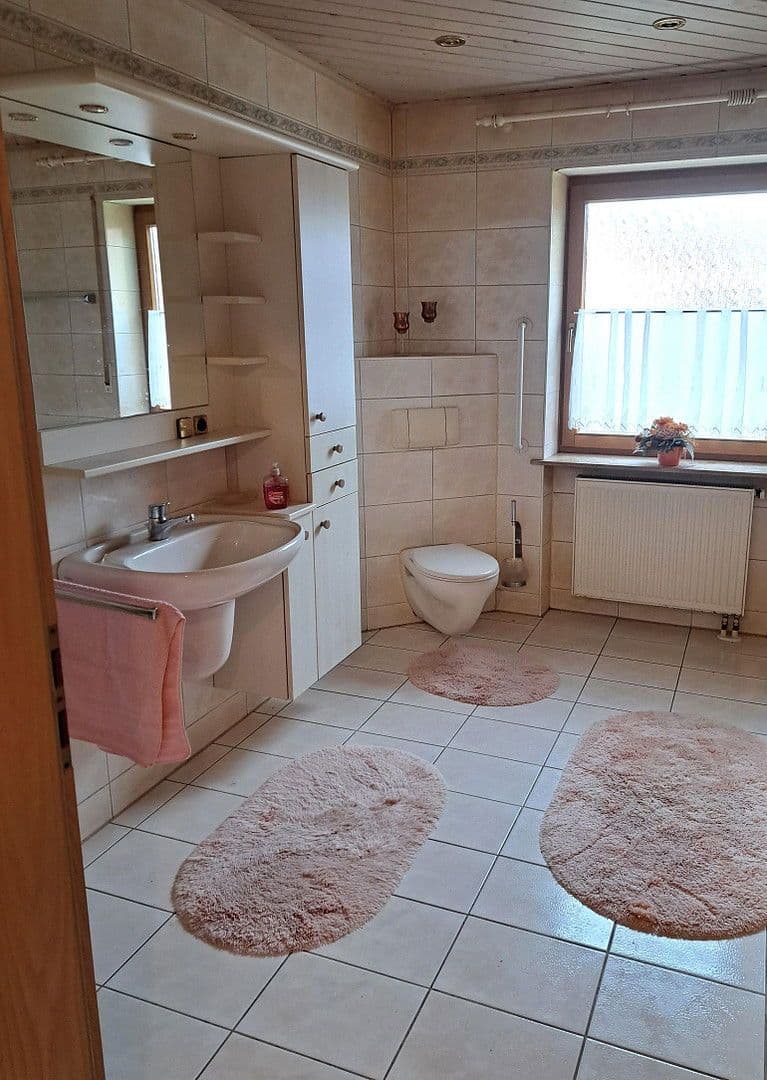 Predaj domu 140 m², pozemek 761 m², Hofheim in Unterfranken, Bavorsko Predaj domu 140 m², pozemek 761 m², Hofheim in Unterfranken, Bavorsko