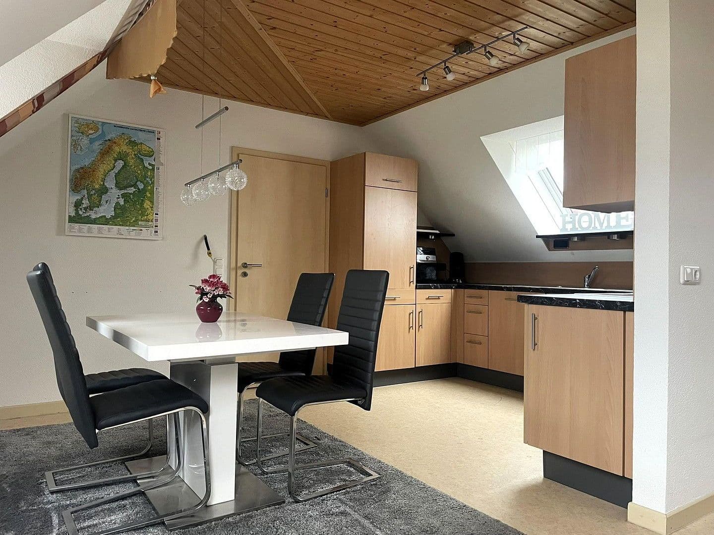 Predaj domu 140 m², pozemek 761 m², Hofheim in Unterfranken, Bavorsko Predaj domu 140 m², pozemek 761 m², Hofheim in Unterfranken, Bavorsko