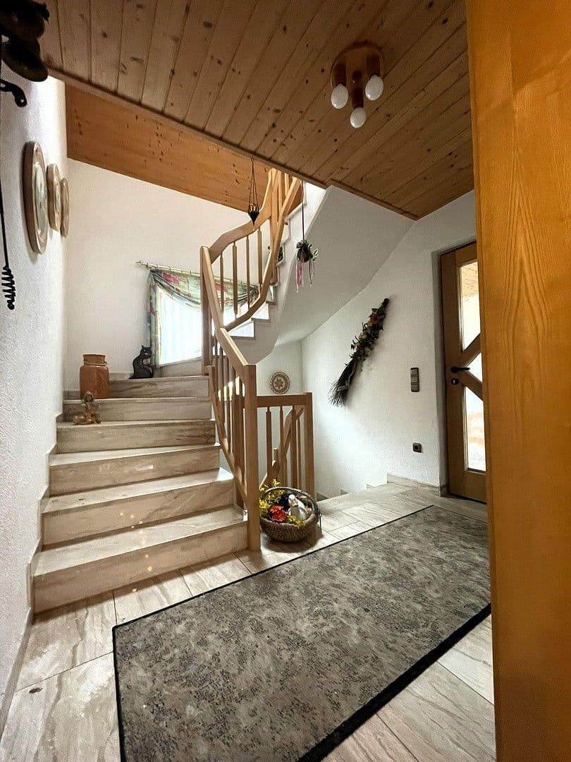 Predaj domu 140 m², pozemek 761 m², Hofheim in Unterfranken, Bavorsko Predaj domu 140 m², pozemek 761 m², Hofheim in Unterfranken, Bavorsko