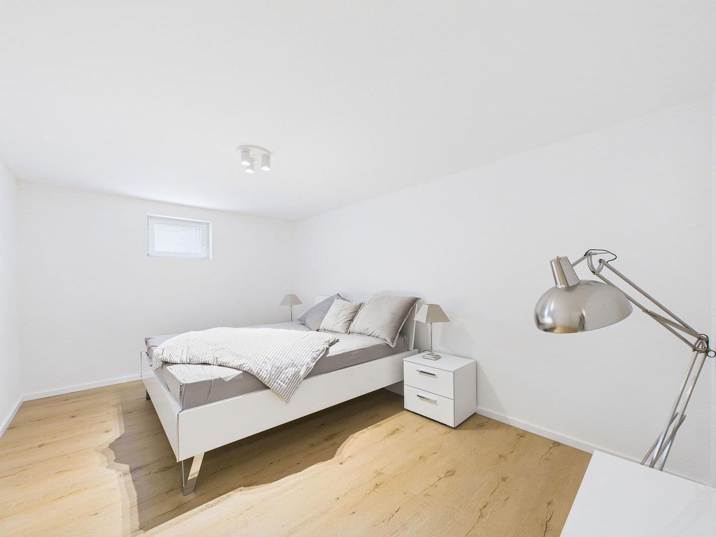 Predaj domu 205 m², pozemek 811 m², Magdalenastraße 14, Hilpoltstein, Bavorsko Predaj domu 205 m², pozemek 811 m², Magdalenastraße 14, Hilpoltstein, Bavorsko