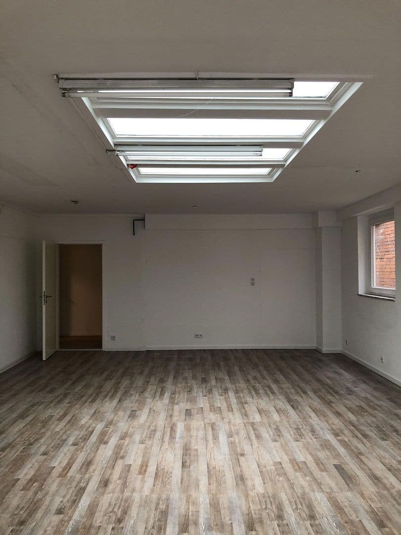 Prenájom kancelárie 70 m², Gartenstrasse 39, Göppingen, Bádensko-Wurttembersko Prenájom kancelárie 70 m², Gartenstrasse 39, Göppingen, Bádensko-Wurttembersko