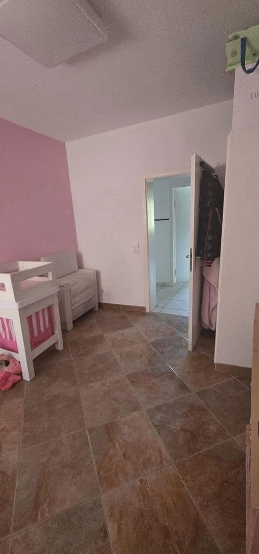 Prenájom bytu 3-izbový 85 m², Köln, Severné Porýnie - Westfálsko Prenájom bytu 3-izbový 85 m², Köln, Severné Porýnie - Westfálsko