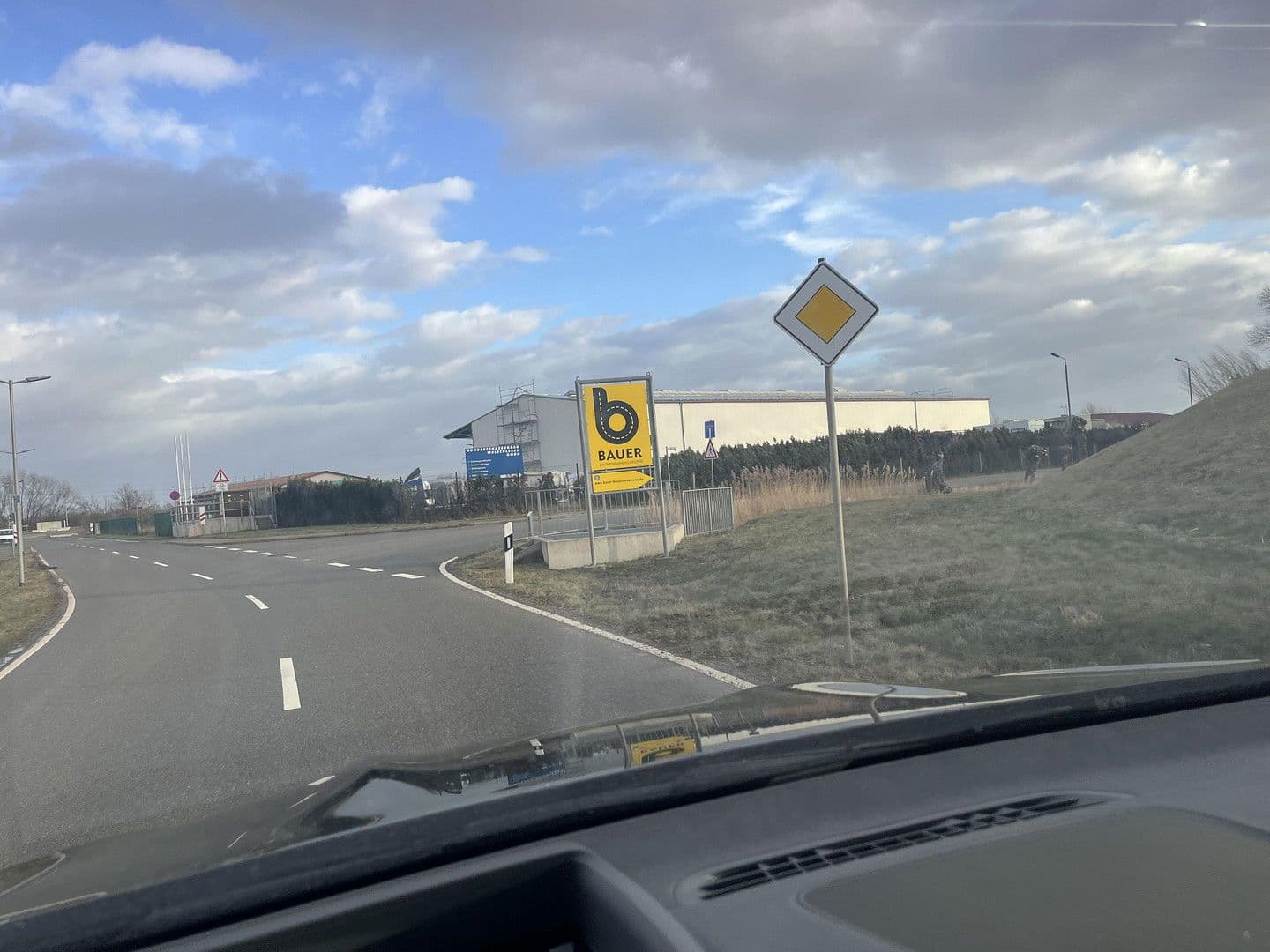 Prenájom nebytového priestoru 10.000 m², Bahnhofstraße 10, Walschleben, Durínsko Prenájom nebytového priestoru 10.000 m², Bahnhofstraße 10, Walschleben, Durínsko