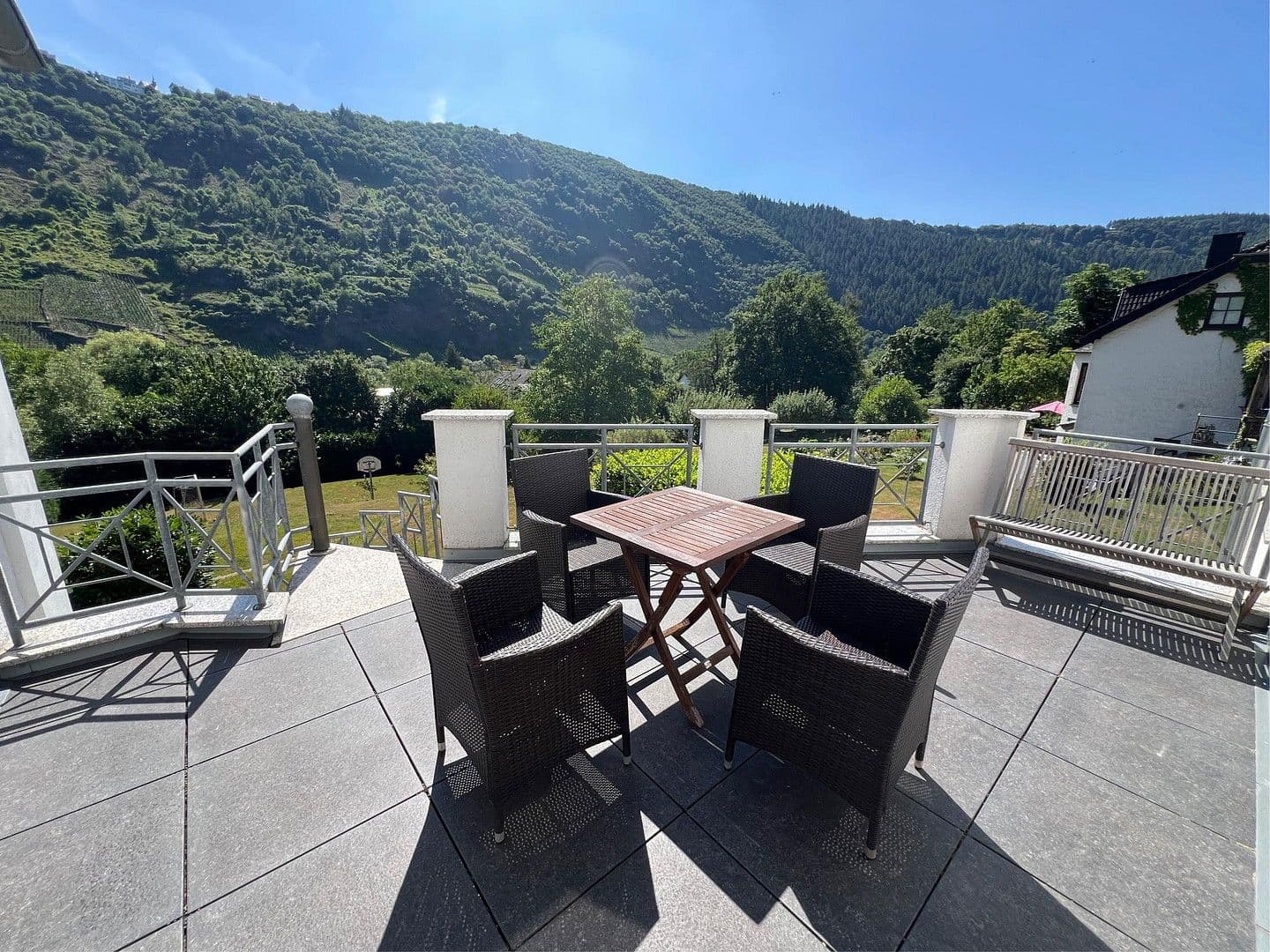 Predaj domu 304 m², pozemek 2.136 m², Traben-Trarbach, Porýnie-Falcko Predaj domu 304 m², pozemek 2.136 m², Traben-Trarbach, Porýnie-Falcko