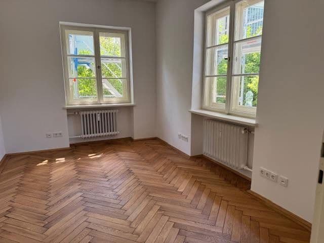 Prenájom kancelárie 162 m², Karl-Theodor-Strasse 18, München, Bavorsko Prenájom kancelárie 162 m², Karl-Theodor-Strasse 18, München, Bavorsko