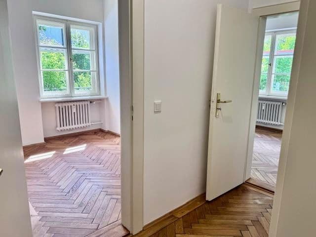 Prenájom kancelárie 162 m², Karl-Theodor-Strasse 18, München, Bavorsko Prenájom kancelárie 162 m², Karl-Theodor-Strasse 18, München, Bavorsko