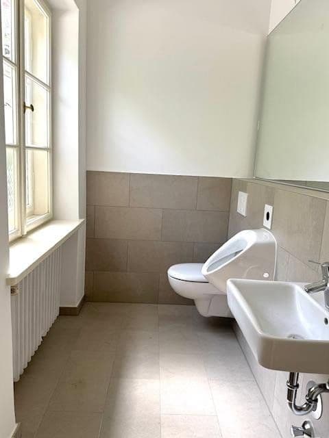 Prenájom kancelárie 162 m², Karl-Theodor-Strasse 18, München, Bavorsko Prenájom kancelárie 162 m², Karl-Theodor-Strasse 18, München, Bavorsko