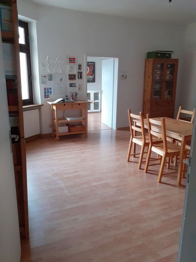 Prenájom bytu 4-izbový 120 m², Douglasstr. 6, Karlsruhe, Bádensko-Wurttembersko Prenájom bytu 4-izbový 120 m², Douglasstr. 6, Karlsruhe, Bádensko-Wurttembersko