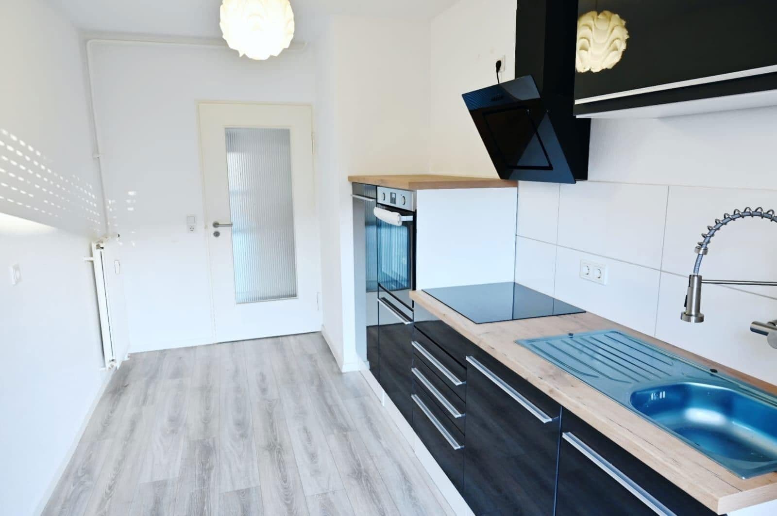 Prenájom bytu 2-izbový 67 m², Mannheim, Bádensko-Wurttembersko Prenájom bytu 2-izbový 67 m², Mannheim, Bádensko-Wurttembersko