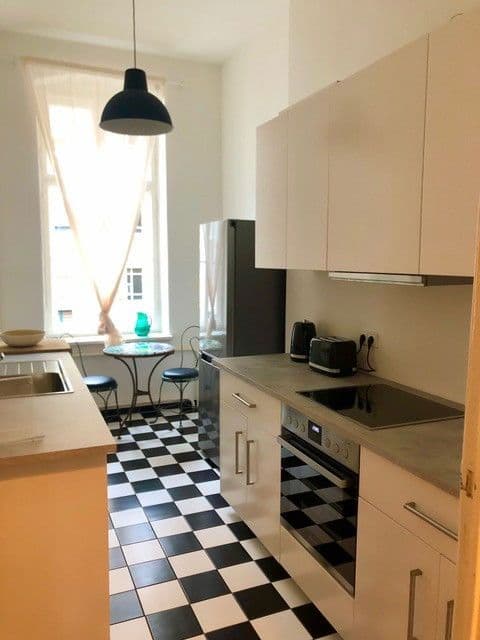 Prenájom bytu 2-izbový 76 m², Berlin, Berlín Prenájom bytu 2-izbový 76 m², Berlin, Berlín