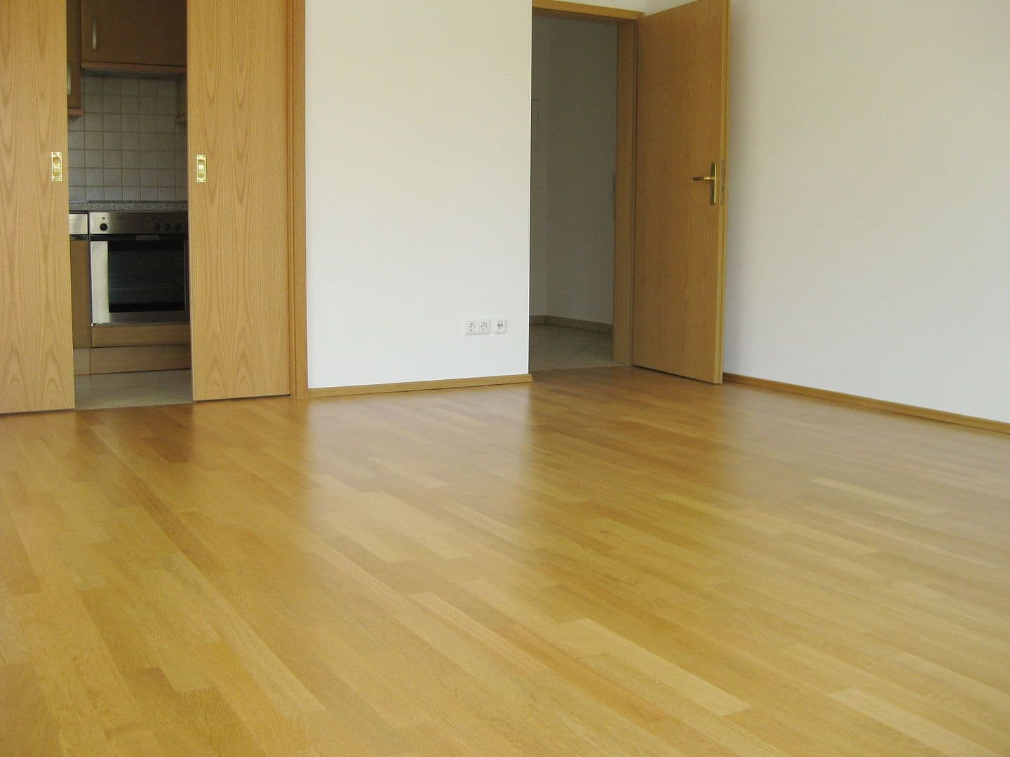 Prenájom bytu 2-izbový 54 m², München, Bavorsko Prenájom bytu 2-izbový 54 m², München, Bavorsko