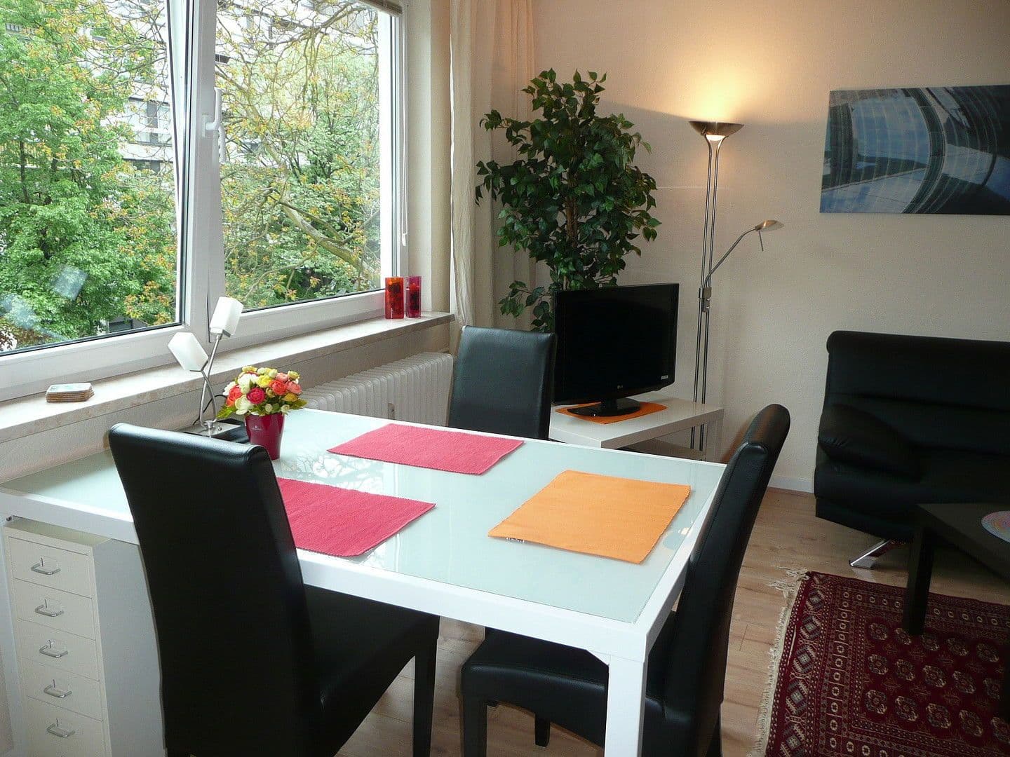 Prenájom bytu 1-izbový 38 m², Landhausstr. 4, Berlin, Berlín Prenájom bytu 1-izbový 38 m², Landhausstr. 4, Berlin, Berlín