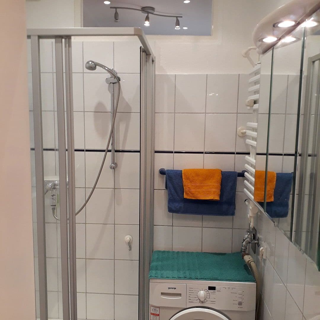 Prenájom bytu 1-izbový 38 m², Landhausstr. 4, Berlin, Berlín Prenájom bytu 1-izbový 38 m², Landhausstr. 4, Berlin, Berlín