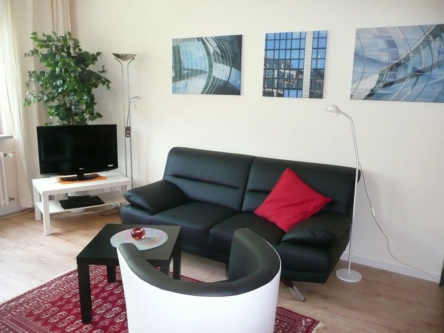 Prenájom bytu 1-izbový 38 m², Landhausstr. 4, Berlin, Berlín Prenájom bytu 1-izbový 38 m², Landhausstr. 4, Berlin, Berlín