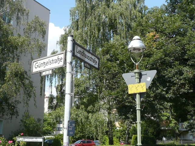 Prenájom bytu 1-izbový 38 m², Landhausstr. 4, Berlin, Berlín Prenájom bytu 1-izbový 38 m², Landhausstr. 4, Berlin, Berlín