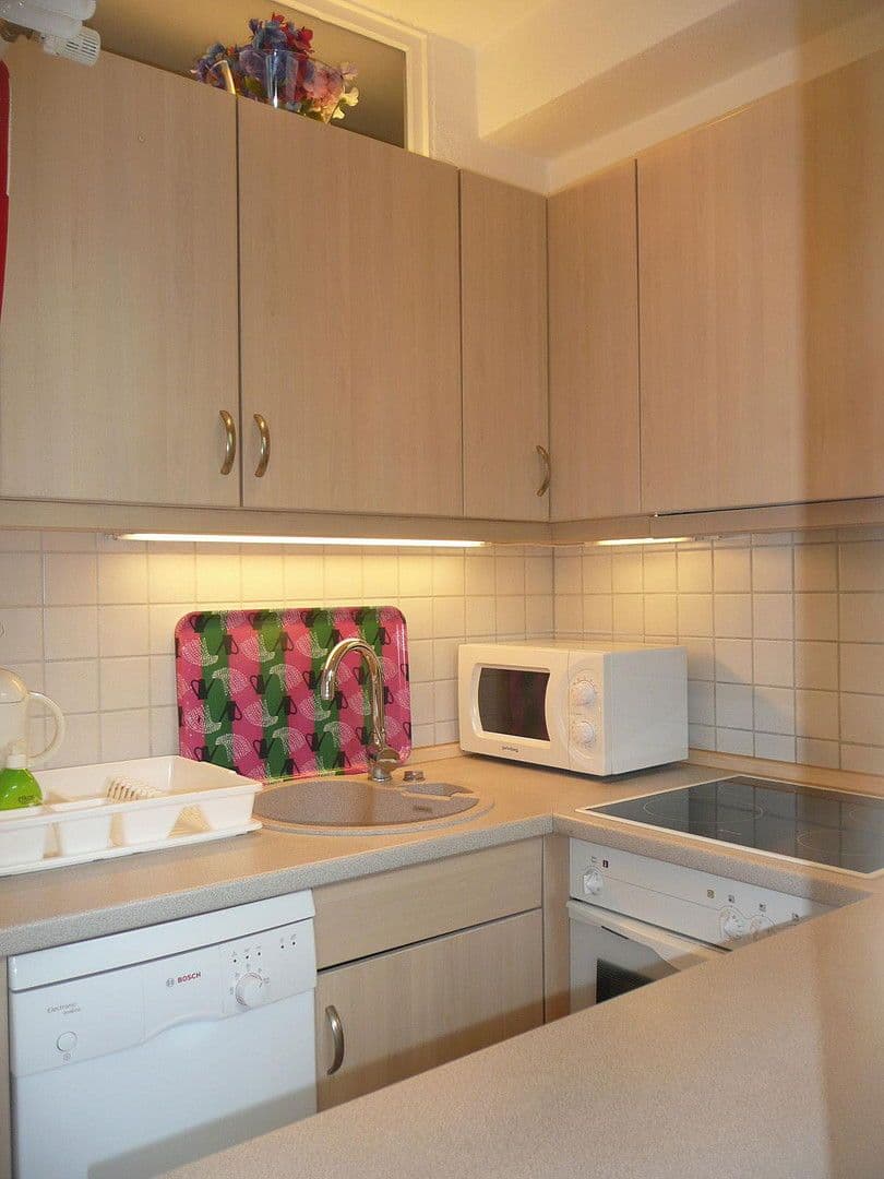 Prenájom bytu 1-izbový 38 m², Landhausstr. 4, Berlin, Berlín Prenájom bytu 1-izbový 38 m², Landhausstr. 4, Berlin, Berlín