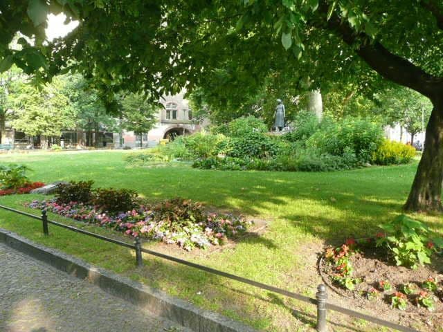 Prenájom bytu 1-izbový 38 m², Landhausstr. 4, Berlin, Berlín Prenájom bytu 1-izbový 38 m², Landhausstr. 4, Berlin, Berlín