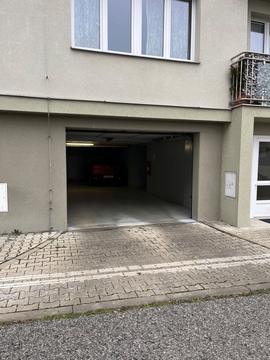 Prenájom garáže 11 m², Budilova, Praha, Praha Prenájom garáže 11 m², Budilova, Praha, Praha