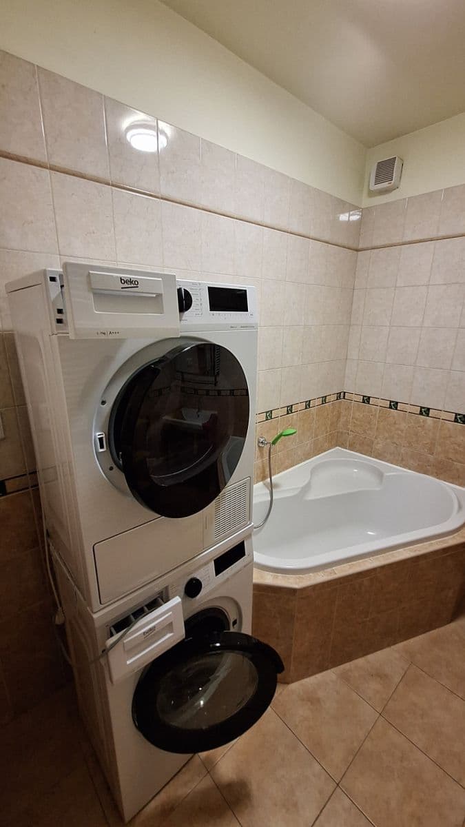 Prenájom bytu 2-izbový 53 m², Kaštanová, Milovice, Středočeský kraj Prenájom bytu 2-izbový 53 m², Kaštanová, Milovice, Středočeský kraj