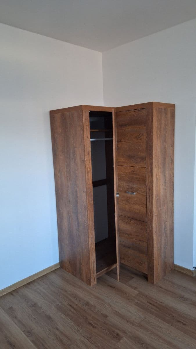 Prenájom bytu 2-izbový 53 m², Kaštanová, Milovice, Středočeský kraj Prenájom bytu 2-izbový 53 m², Kaštanová, Milovice, Středočeský kraj