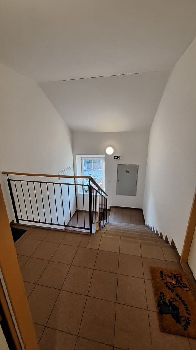 Prenájom bytu 2-izbový 53 m², Kaštanová, Milovice, Středočeský kraj Prenájom bytu 2-izbový 53 m², Kaštanová, Milovice, Středočeský kraj