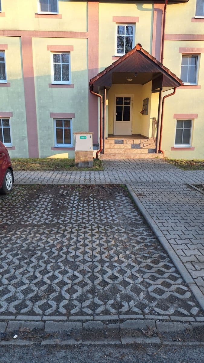 Prenájom bytu 2-izbový 53 m², Kaštanová, Milovice, Středočeský kraj Prenájom bytu 2-izbový 53 m², Kaštanová, Milovice, Středočeský kraj