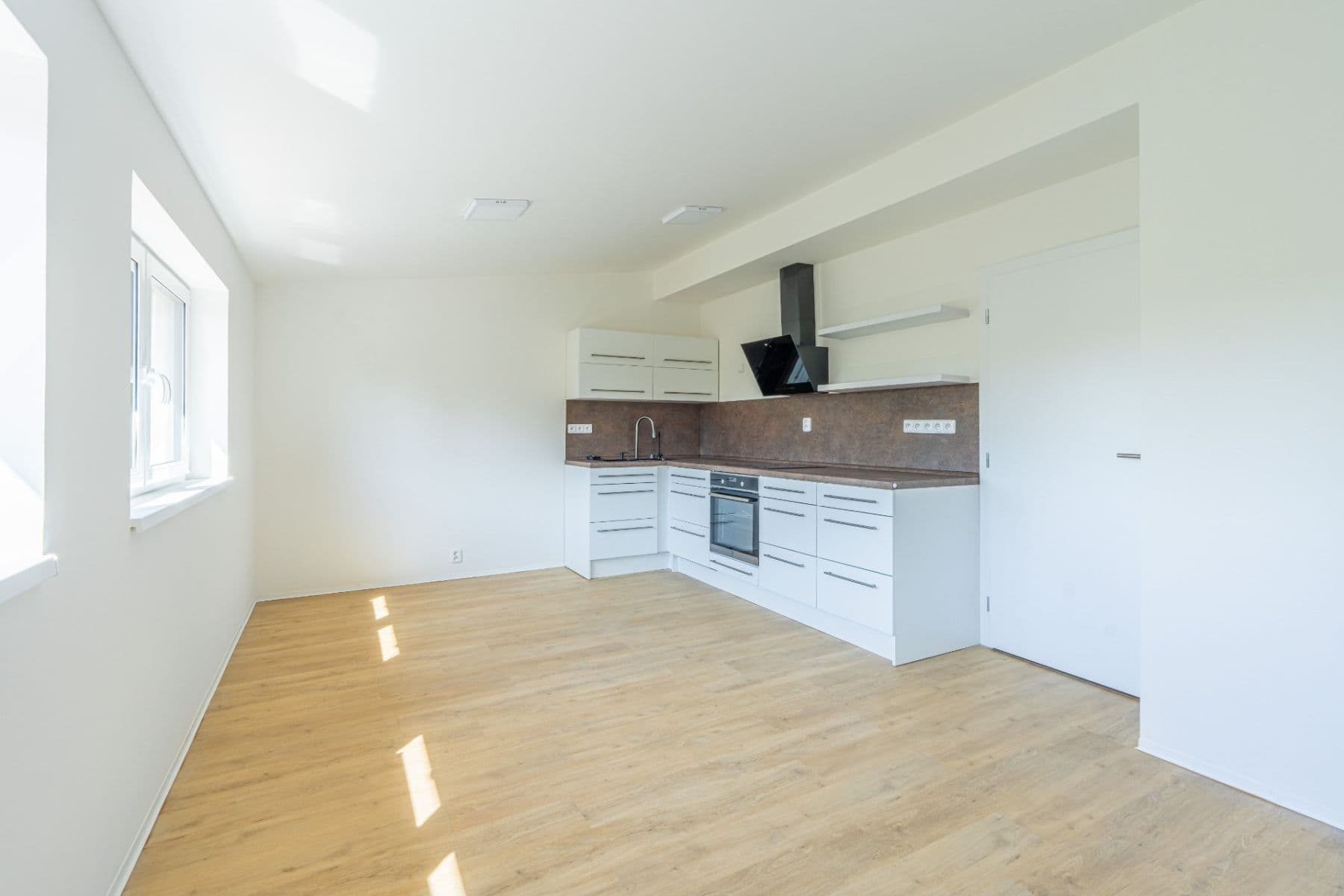 Prenájom bytu 2-izbový 67 m², U Vysočanského pivovaru, Praha, Praha Prenájom bytu 2-izbový 67 m², U Vysočanského pivovaru, Praha, Praha
