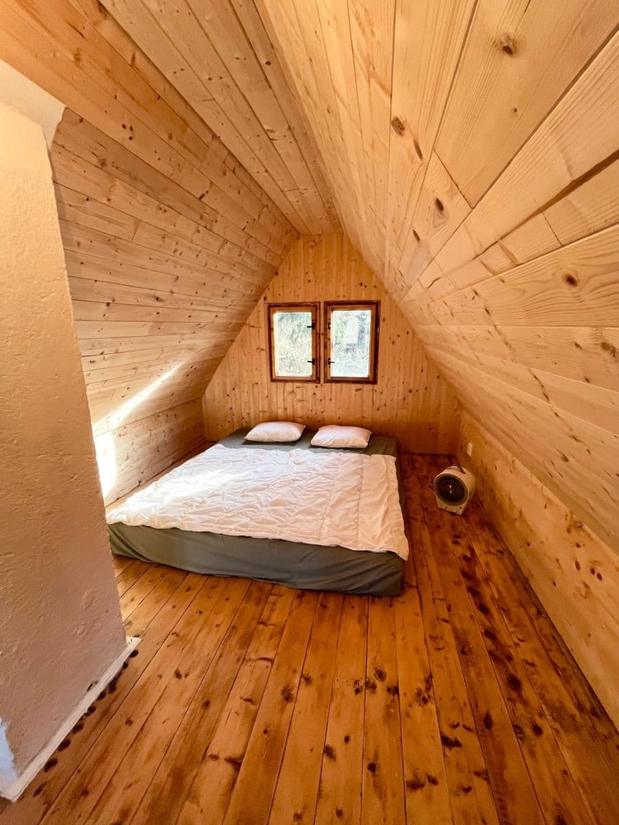 Predaj rekreačného objektu 56 m², pozemek 1.100 m², Nižbor, Středočeský kraj Predaj rekreačného objektu 56 m², pozemek 1.100 m², Nižbor, Středočeský kraj