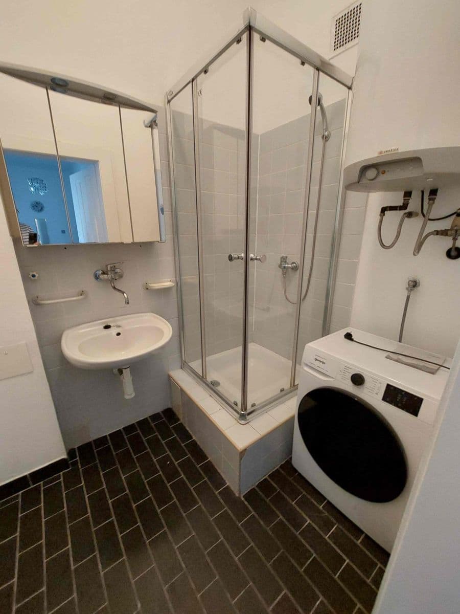 Prenájom bytu 3-izbový 82 m², Krátkého, Praha, Praha Prenájom bytu 3-izbový 82 m², Krátkého, Praha, Praha