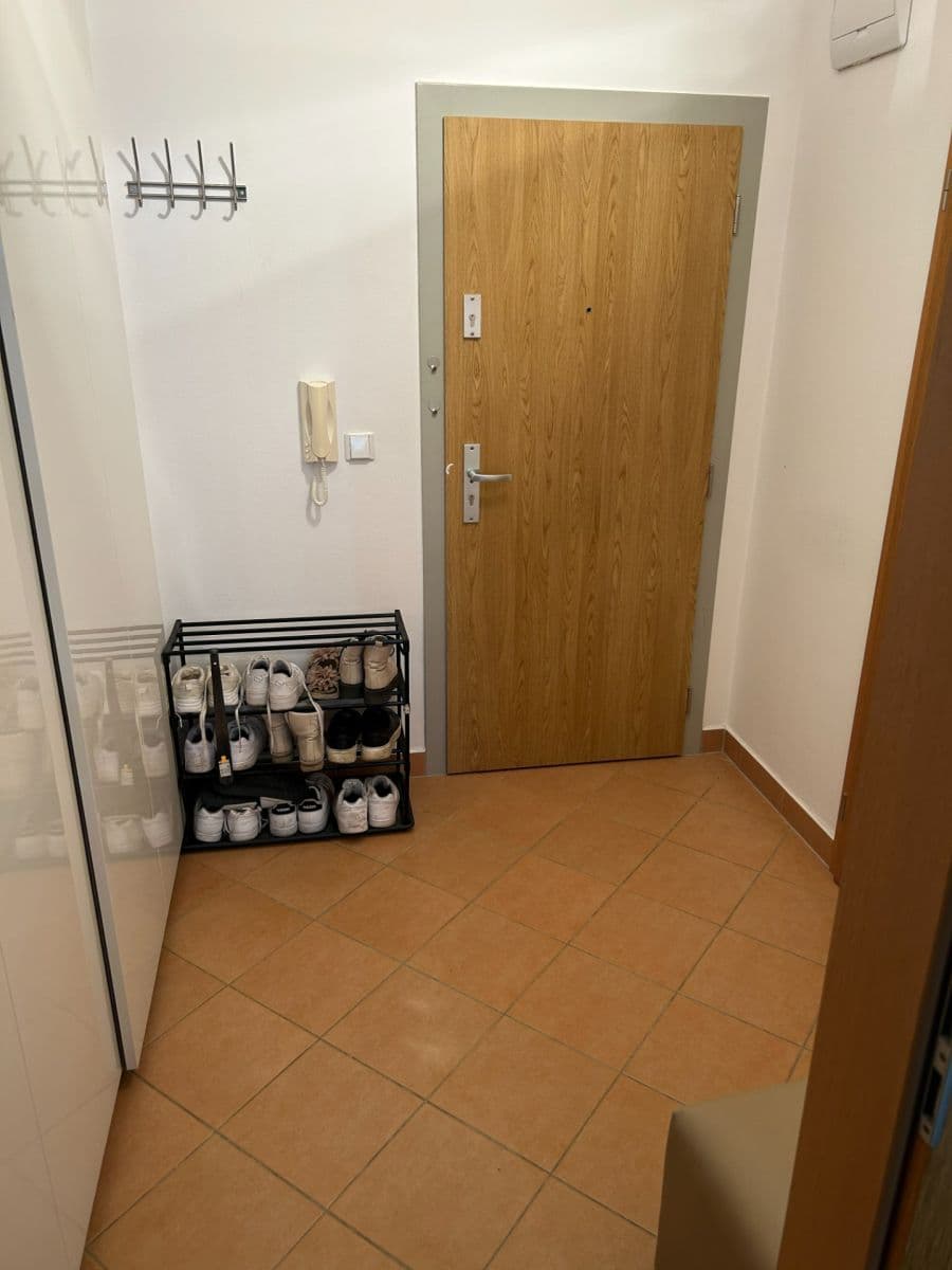 Prenájom bytu 1-izbový 33 m², Osadní, Praha, Praha Prenájom bytu 1-izbový 33 m², Osadní, Praha, Praha