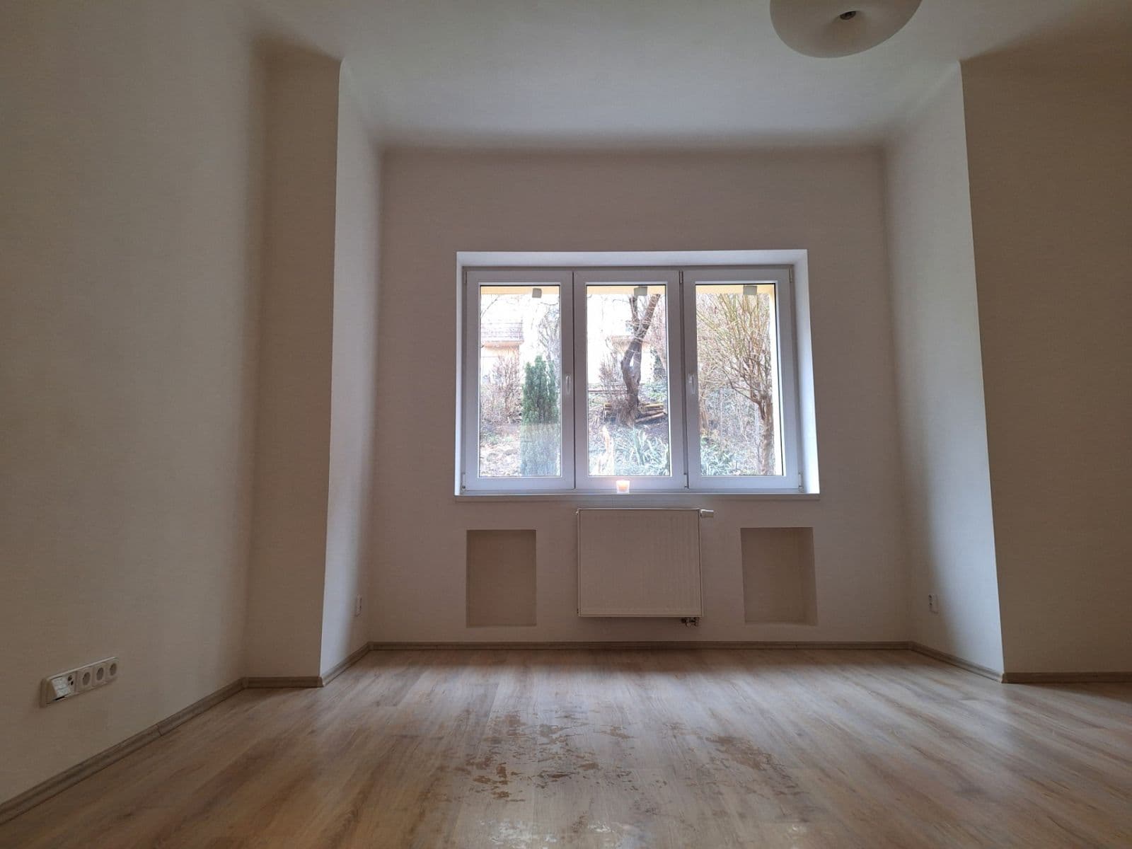 Prenájom bytu 1-izbový 32 m², Pod Radnicí, Praha, Praha Prenájom bytu 1-izbový 32 m², Pod Radnicí, Praha, Praha