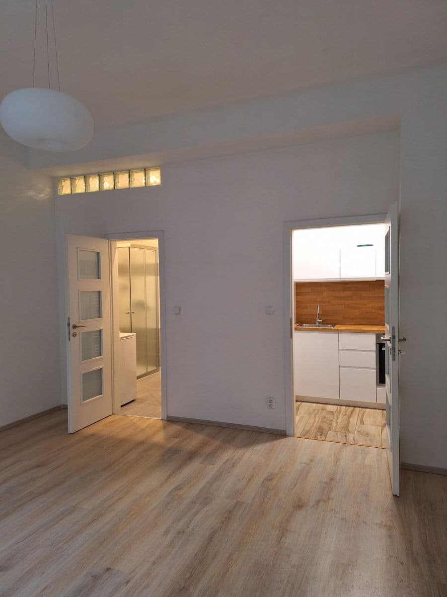 Prenájom bytu 1-izbový 32 m², Pod Radnicí, Praha, Praha Prenájom bytu 1-izbový 32 m², Pod Radnicí, Praha, Praha