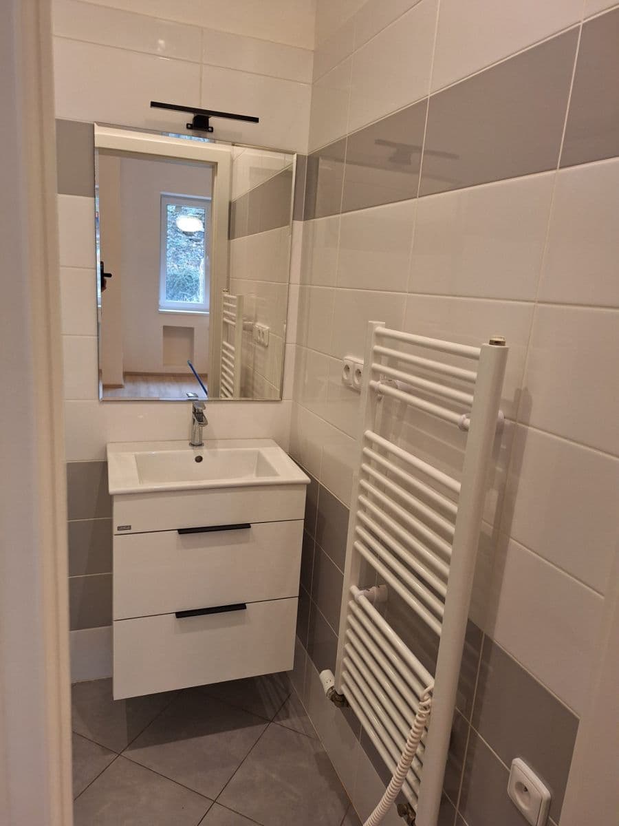 Prenájom bytu 1-izbový 32 m², Pod Radnicí, Praha, Praha Prenájom bytu 1-izbový 32 m², Pod Radnicí, Praha, Praha