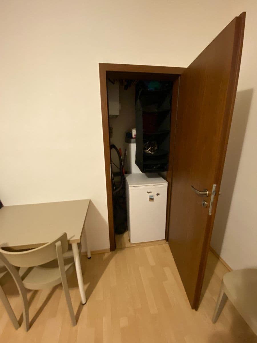 Prenájom bytu 1-izbový 27 m², Pod Školou, Praha, Praha Prenájom bytu 1-izbový 27 m², Pod Školou, Praha, Praha