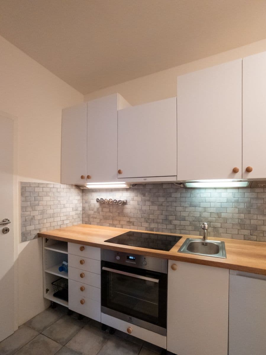 Prenájom bytu 2-izbový 46 m², Kodaňská, Praha, Praha Prenájom bytu 2-izbový 46 m², Kodaňská, Praha, Praha