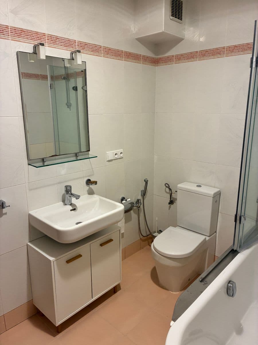 Prenájom bytu 3-izbový 92 m², Hrušovanské náměstí, Praha, Praha Prenájom bytu 3-izbový 92 m², Hrušovanské náměstí, Praha, Praha