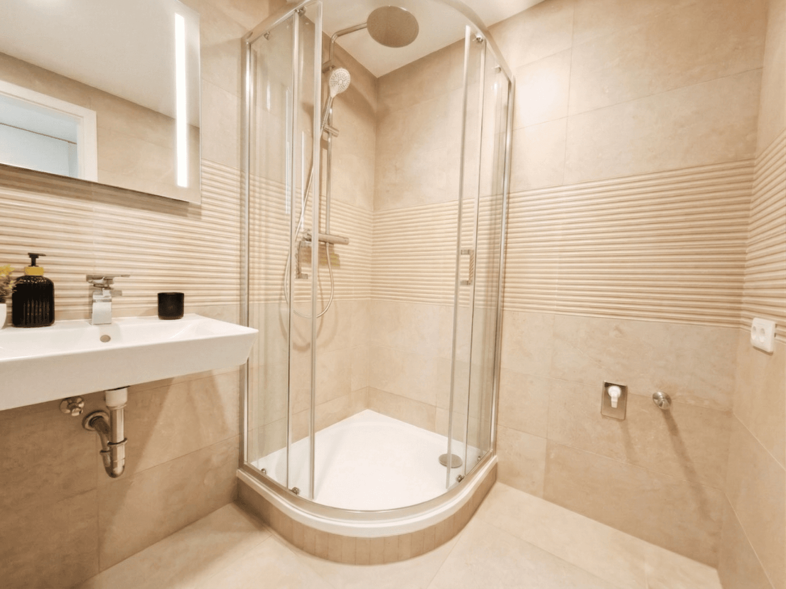 Prenájom bytu 1-izbový 33 m², Poděbradská, Praha, Praha Prenájom bytu 1-izbový 33 m², Poděbradská, Praha, Praha