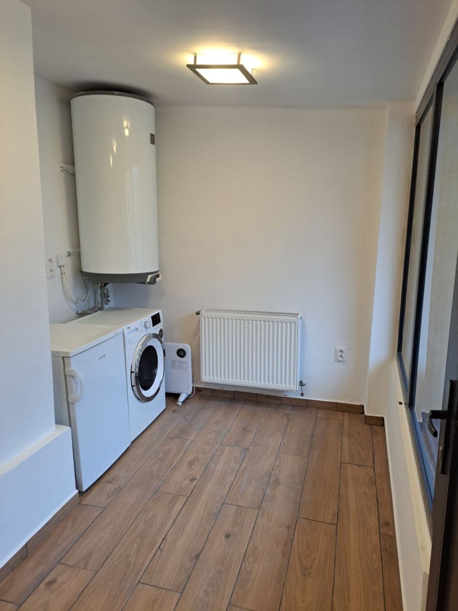 Prenájom bytu 3-izbový 125 m², Na Zavadilce, Jaroměř, Královéhradecký kraj Prenájom bytu 3-izbový 125 m², Na Zavadilce, Jaroměř, Královéhradecký kraj