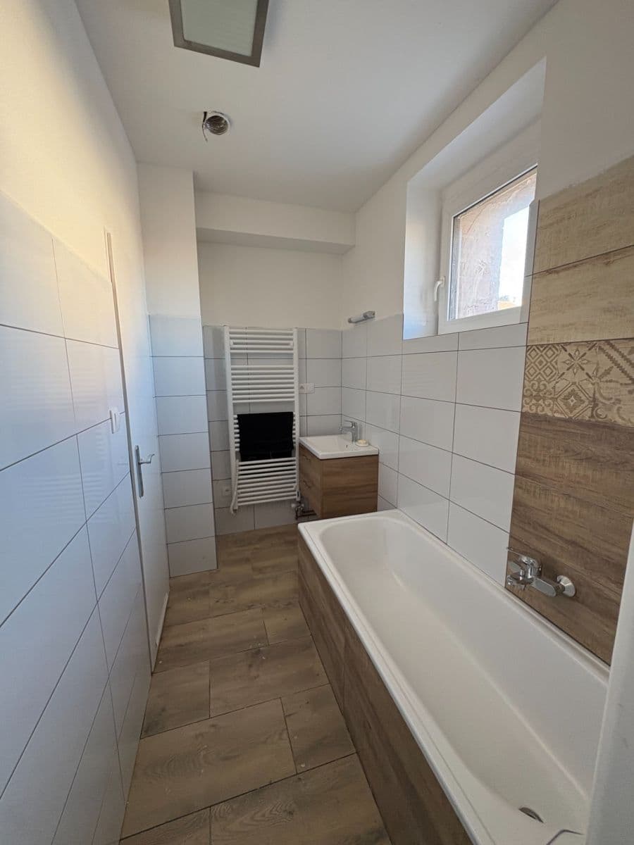 Prenájom bytu 3-izbový 125 m², Na Zavadilce, Jaroměř, Královéhradecký kraj Prenájom bytu 3-izbový 125 m², Na Zavadilce, Jaroměř, Královéhradecký kraj