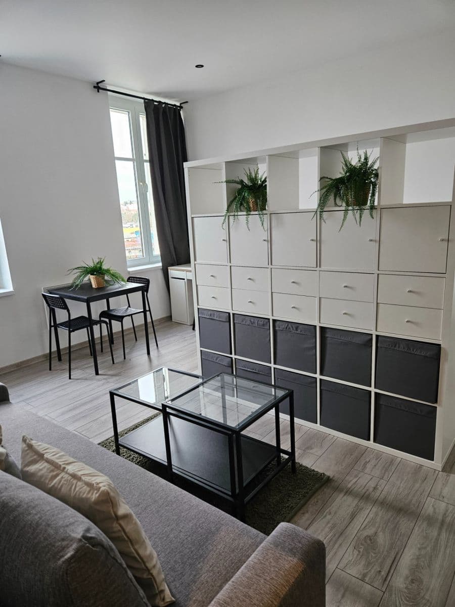 Prenájom bytu 2-izbový 46 m², Lobezská, Plzeň, Plzeňský kraj Prenájom bytu 2-izbový 46 m², Lobezská, Plzeň, Plzeňský kraj