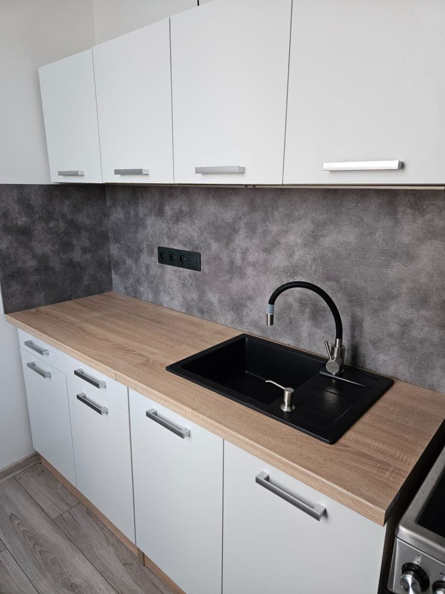 Prenájom bytu 2-izbový 46 m², Lobezská, Plzeň, Plzeňský kraj Prenájom bytu 2-izbový 46 m², Lobezská, Plzeň, Plzeňský kraj