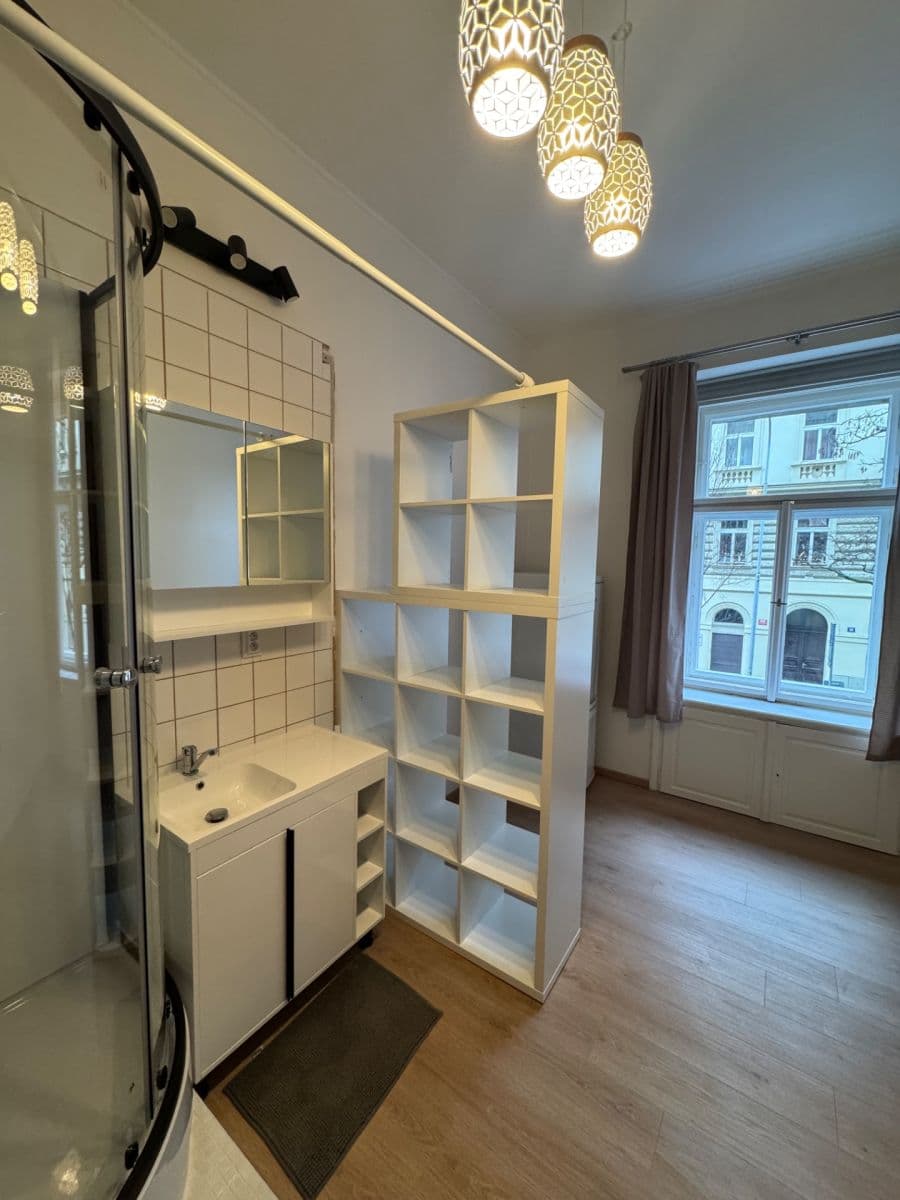Prenájom bytu 1-izbový 49 m², Slezská, Praha, Praha Prenájom bytu 1-izbový 49 m², Slezská, Praha, Praha