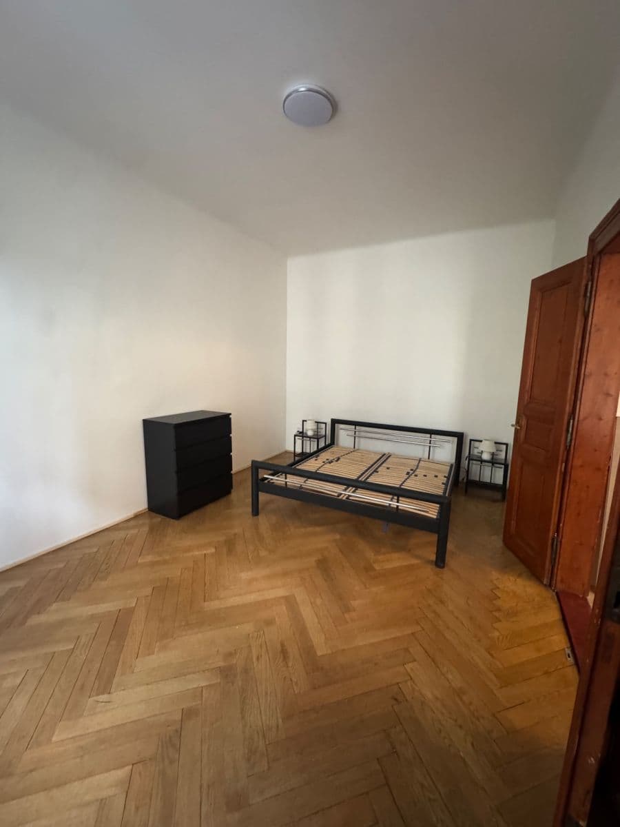Prenájom bytu 1-izbový 49 m², Slezská, Praha, Praha Prenájom bytu 1-izbový 49 m², Slezská, Praha, Praha