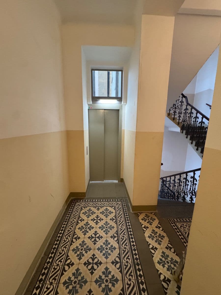 Prenájom bytu 1-izbový 49 m², Slezská, Praha, Praha Prenájom bytu 1-izbový 49 m², Slezská, Praha, Praha