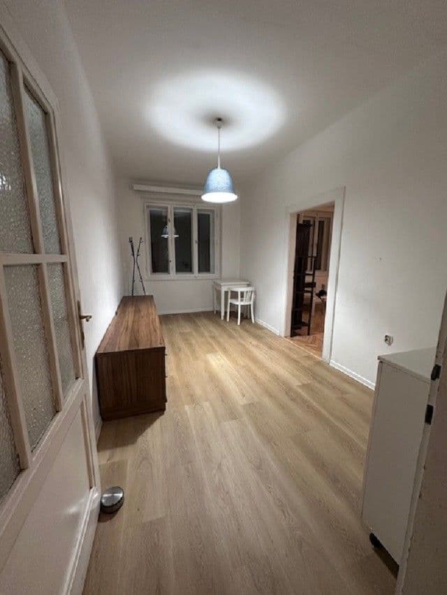 Prenájom bytu 2-izbový 45 m², Holandská, Praha, Praha Prenájom bytu 2-izbový 45 m², Holandská, Praha, Praha