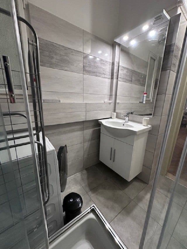 Prenájom bytu 2-izbový 45 m², Holandská, Praha, Praha Prenájom bytu 2-izbový 45 m², Holandská, Praha, Praha