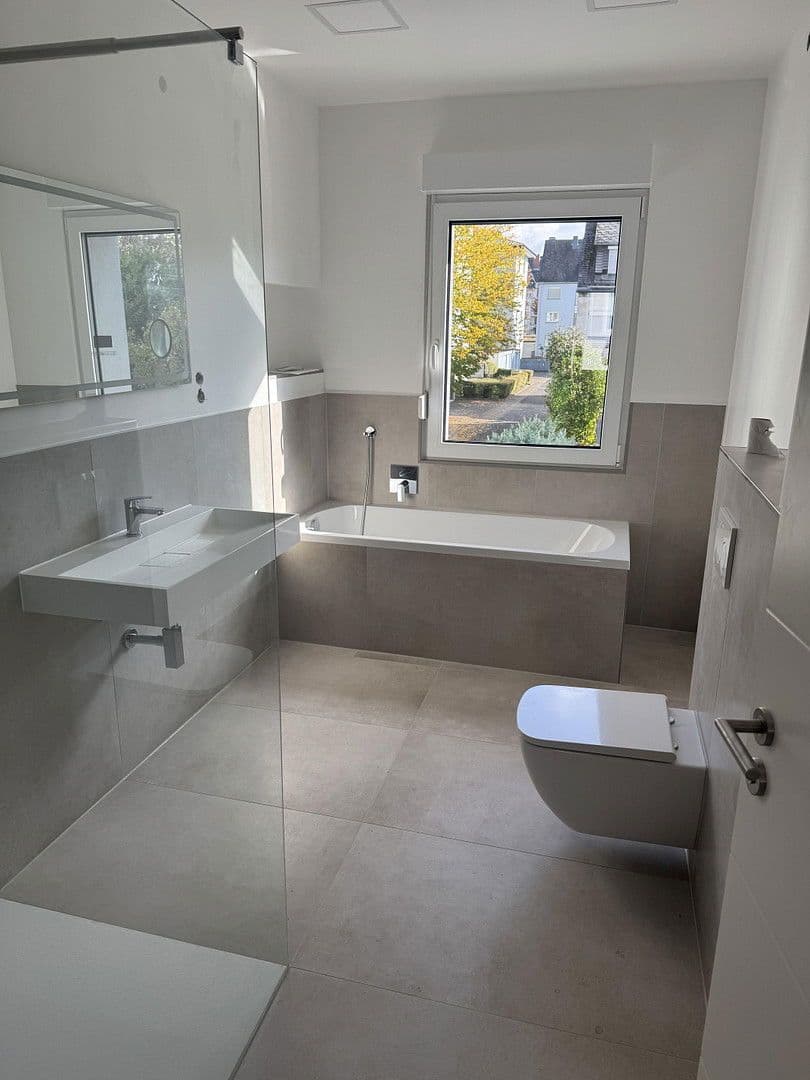 Prenájom domu 150 m², pozemek 168 m², Koblenz, Porýnie-Falcko Prenájom domu 150 m², pozemek 168 m², Koblenz, Porýnie-Falcko