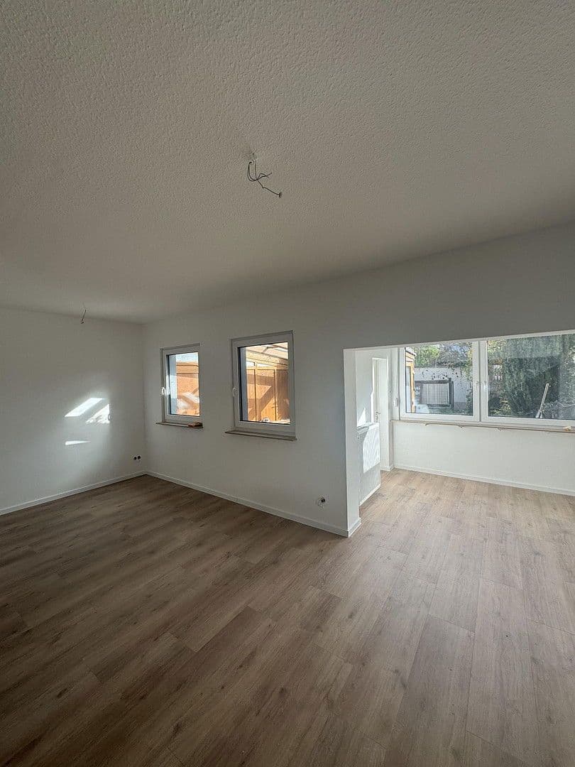 Prenájom domu 150 m², pozemek 168 m², Koblenz, Porýnie-Falcko Prenájom domu 150 m², pozemek 168 m², Koblenz, Porýnie-Falcko