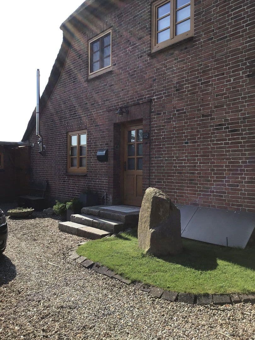 Predaj domu 130 m², pozemek 671 m², Heinkenborstel, Šlezvicko-Holštajnsko Predaj domu 130 m², pozemek 671 m², Heinkenborstel, Šlezvicko-Holštajnsko